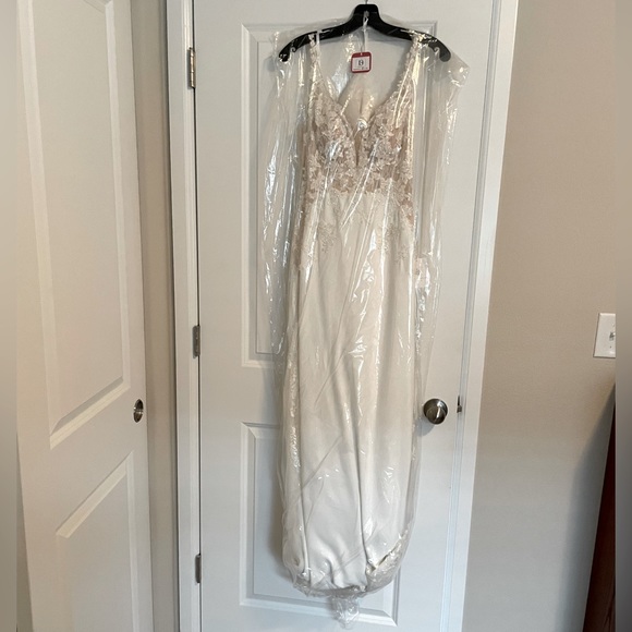Ivory Willow - Wren Wedding Dress BRAND NEW UNWORN & UNALTERED - Picture 1 of 8